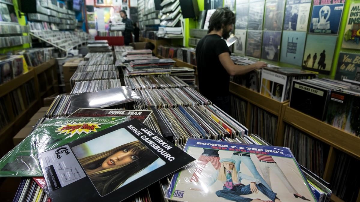 Por primera vez desde 1986, los vinilos vendieron más que los CDs en 2019